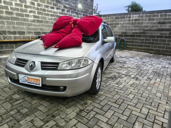 RENAULT MEGANE 1.6 DYNAMIQUE GRAND TOUR 16V FLEX 4P MANUAL RENAULT MEGANE 1.6 DYNAMIQUE GRAND TOUR 16V FLEX 4P MANUAL